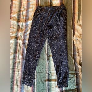 Lululemon Women’s Joggers.